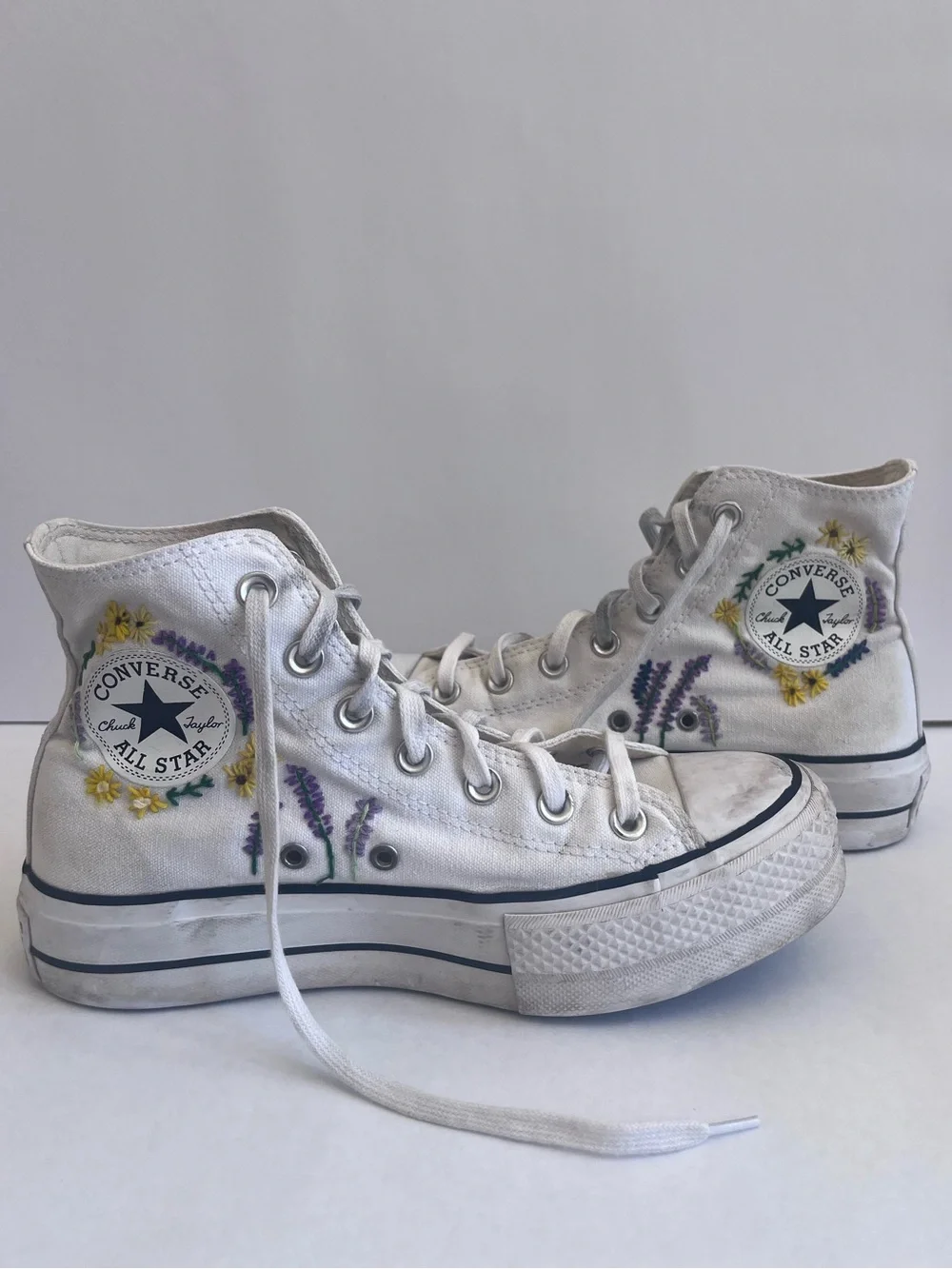 HAND EMBROIDERED platform hightop white Converse